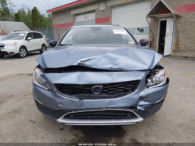 45672208 :رقم المزاد ، YV440MWKXH1038596 vin ، 2017 Volvo V60 Cross Country T5 مزاد بيع