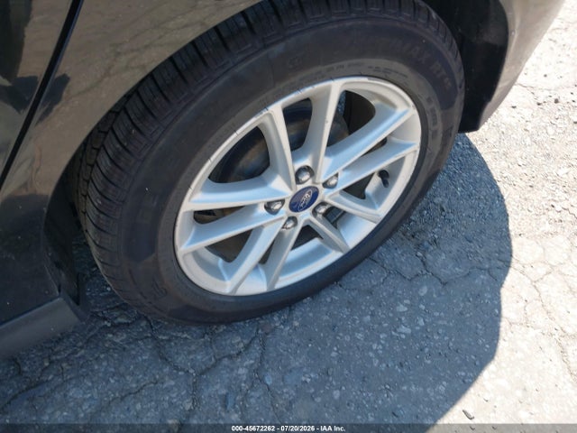 1FADP3K29GL213265 Ford FOCUS SE
