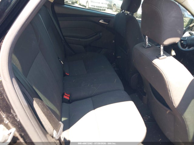 1FADP3K29GL213265 Ford FOCUS SE