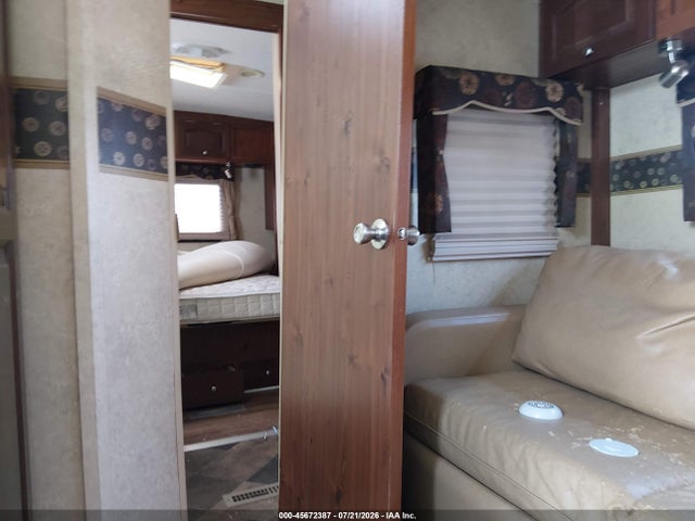 Продажа на аукционе авто 2013 Forest River Flagstaff M-26fkws, vin: 4X4TFLB28DD122626, номер лота: 45672387