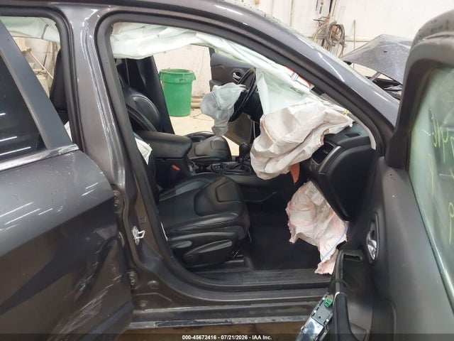 45672416 :رقم المزاد ، 1C4PJMLBXKD230401 vin ، 2019 Jeep Cherokee Latitude Plus 4x4 مزاد بيع