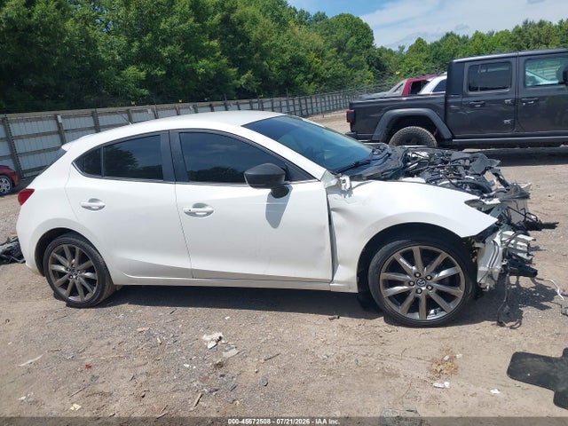 Продаж на аукціоні авто 2018 Mazda Mazda3 Touring, vin: 3MZBN1L32JM241415, номер лоту: 45672508