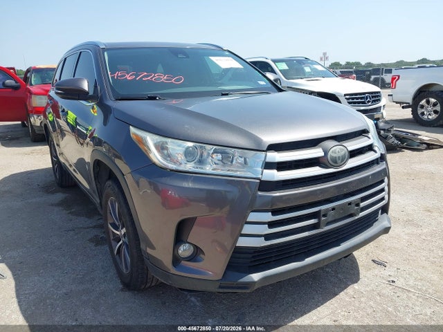 2018 Toyota Highlander Xle მანქანა იყიდება აუქციონზე, vin: 5TDKZRFH4JS529711, აუქციონის ნომერი: 45672850