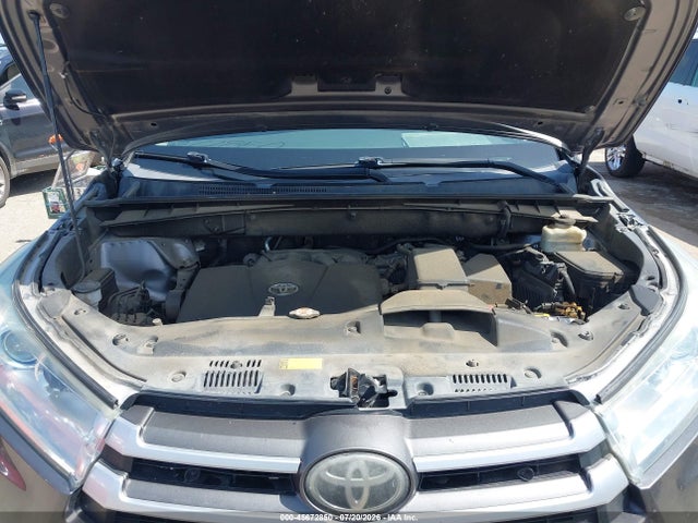 2018 Toyota Highlander Xle მანქანა იყიდება აუქციონზე, vin: 5TDKZRFH4JS529711, აუქციონის ნომერი: 45672850