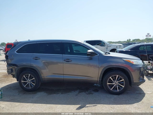 2018 Toyota Highlander Xle მანქანა იყიდება აუქციონზე, vin: 5TDKZRFH4JS529711, აუქციონის ნომერი: 45672850