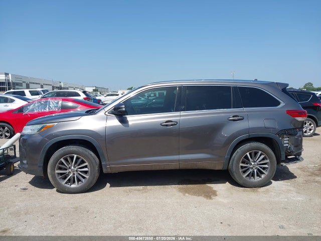 2018 Toyota Highlander Xle მანქანა იყიდება აუქციონზე, vin: 5TDKZRFH4JS529711, აუქციონის ნომერი: 45672850