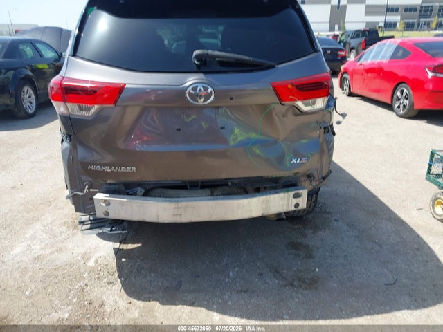 2018 Toyota Highlander Xle მანქანა იყიდება აუქციონზე, vin: 5TDKZRFH4JS529711, აუქციონის ნომერი: 45672850