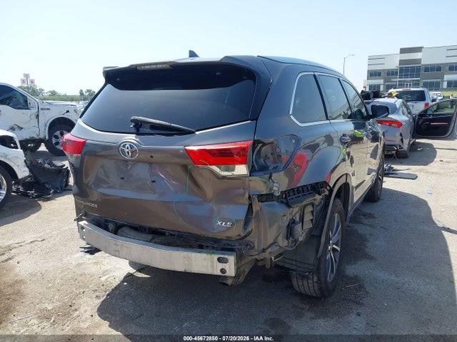 2018 Toyota Highlander Xle მანქანა იყიდება აუქციონზე, vin: 5TDKZRFH4JS529711, აუქციონის ნომერი: 45672850