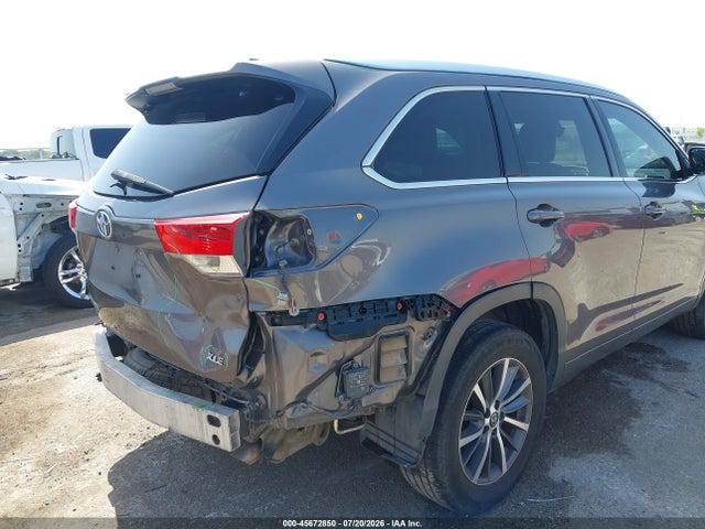 2018 Toyota Highlander Xle მანქანა იყიდება აუქციონზე, vin: 5TDKZRFH4JS529711, აუქციონის ნომერი: 45672850