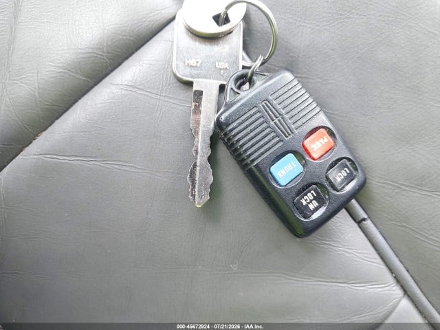 Продажа на аукционе авто 1994 Lincoln Town Car Executive, vin: 1LNLM81W6RY632353, номер лота: 45672924