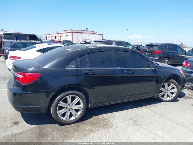 Продажа на аукционе авто 2013 Chrysler 200 Lx, vin: 1C3CCBAB2DN640000, номер лота: 45672934