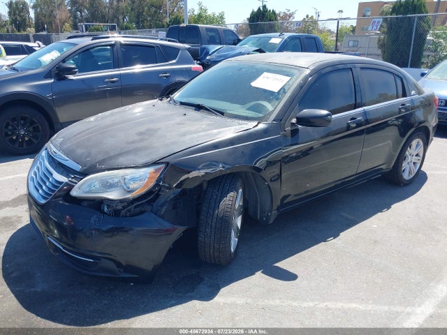 Продажа на аукционе авто 2013 Chrysler 200 Lx, vin: 1C3CCBAB2DN640000, номер лота: 45672934