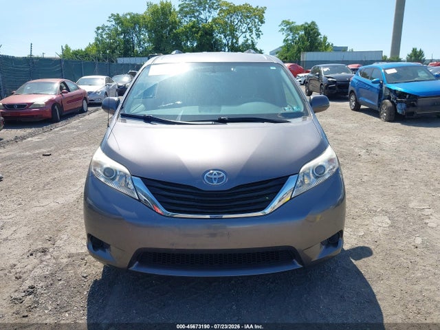 5TDJK3DC3ES090303 Toyota Sienna Le 7 Passenger
