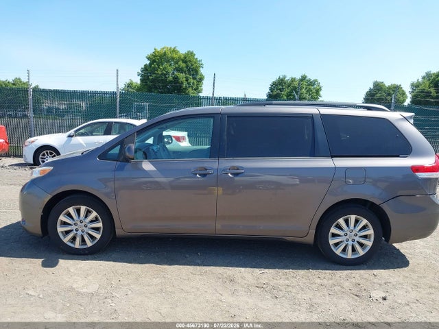 5TDJK3DC3ES090303 Toyota Sienna Le 7 Passenger