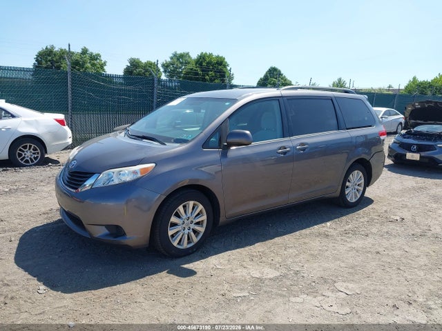 5TDJK3DC3ES090303 Toyota Sienna Le 7 Passenger
