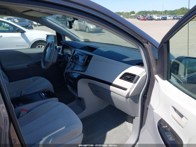 5TDJK3DC3ES090303 Toyota Sienna Le 7 Passenger