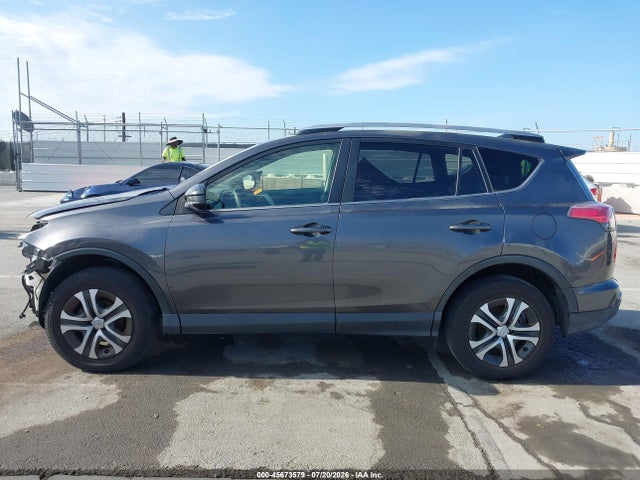 JTMZFREV8HJ103932 Toyota RAV4 LE