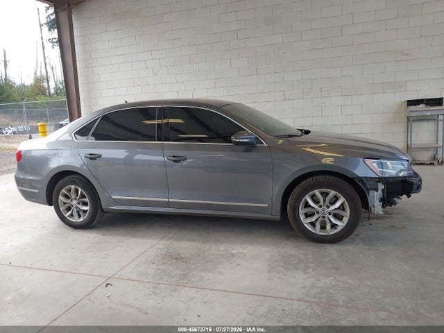 1VWAT7A33GC011335 Volkswagen Passat 1.8t S