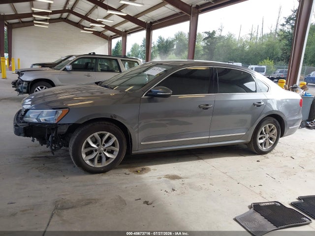 1VWAT7A33GC011335 Volkswagen Passat 1.8t S