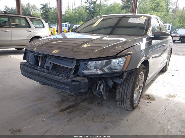 1VWAT7A33GC011335 Volkswagen Passat 1.8t S