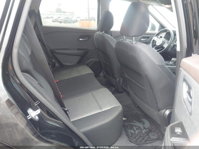 5N1BT3BA2NC683022 Nissan Rogue Sv Fwd