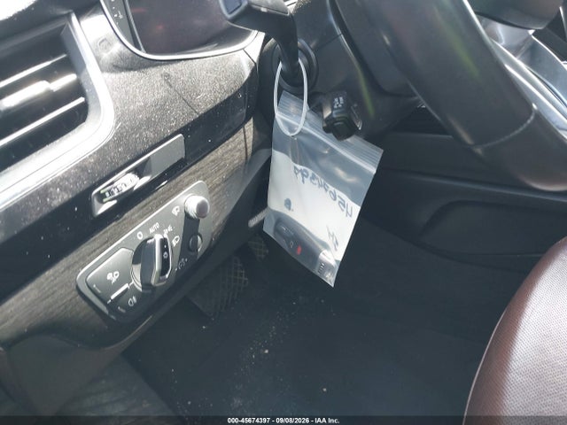 Audi Q7 3.0t Premium 2018 WA1VAAF77JD010297 Image 17