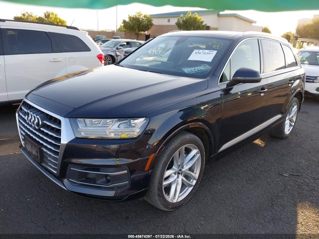 Audi Q7 3.0t Premium 2018 WA1VAAF77JD010297 Image 2