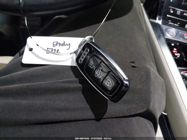 Продажа на аукционе авто 2019 Audi E-tron Premium Plus, vin: WA1LAAGEXKB024227, номер лота: 45674438