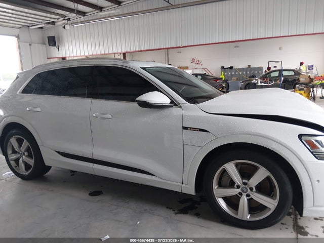 Продажа на аукционе авто 2019 Audi E-tron Premium Plus, vin: WA1LAAGEXKB024227, номер лота: 45674438