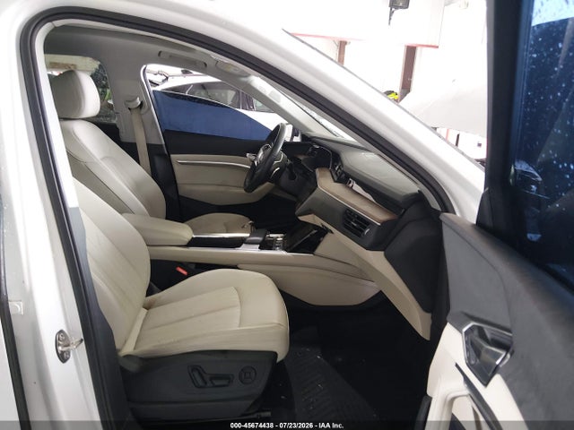 Продажа на аукционе авто 2019 Audi E-tron Premium Plus, vin: WA1LAAGEXKB024227, номер лота: 45674438