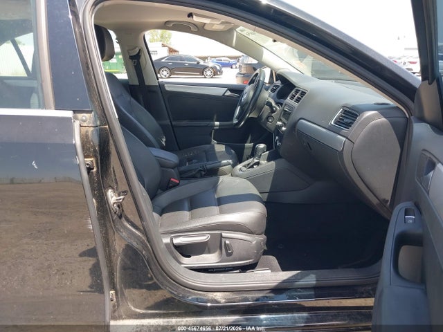 45674656 :رقم المزاد ، 3VWDX7AJ3DM370758 vin ، 2013 Volkswagen Jetta 2.5l Se مزاد بيع
