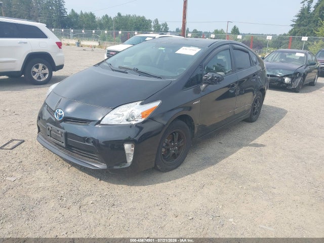 Toyota Prius Two 2014 JTDKN3DU6E0360924 Image 2