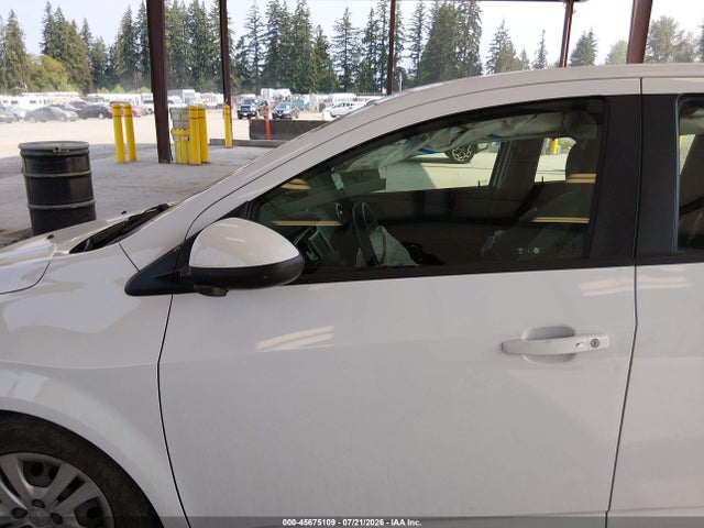 2020 Chevrolet Sonic Fwd  1fl 5-door მანქანა იყიდება აუქციონზე, vin: 1G1JG6SB4L4121766, აუქციონის ნომერი: 45675109