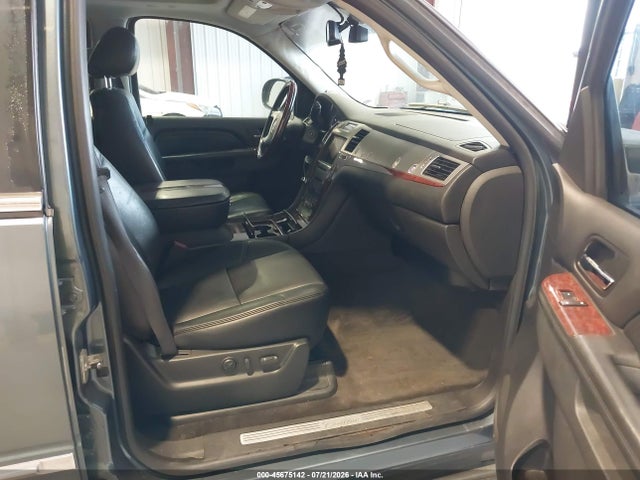 Продажа на аукционе авто 2010 Cadillac Escalade Esv Luxury, vin: 1GYUKHEFXAR243796, номер лота: 45675142