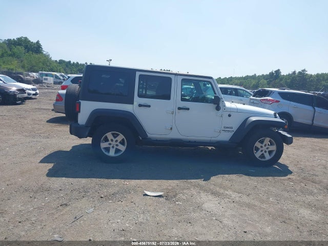 1C4BJWDG6GL137761 Jeep Wrangler Unlimited Sport