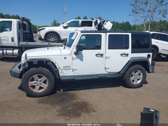 1C4BJWDG6GL137761 Jeep Wrangler Unlimited Sport