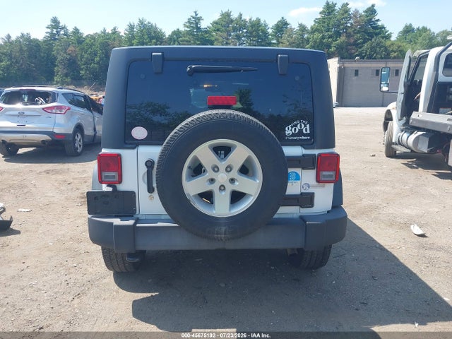 1C4BJWDG6GL137761 Jeep Wrangler Unlimited Sport