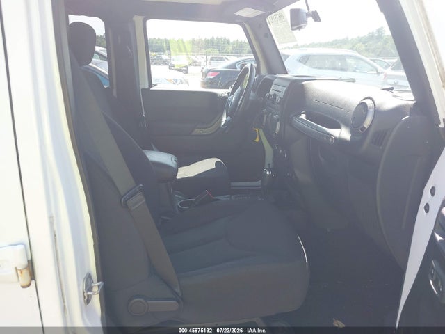 1C4BJWDG6GL137761 Jeep Wrangler Unlimited Sport