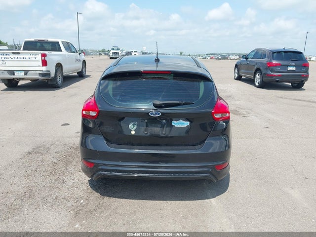 Ford FOCUS SE 2015 1FADP3K29FL254039 Image 17
