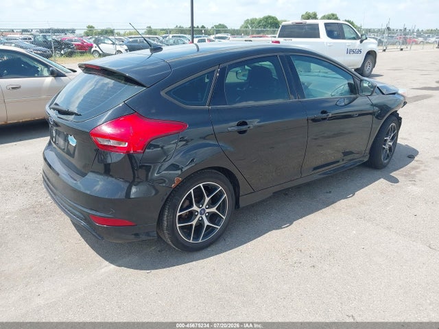 Ford FOCUS SE 2015 1FADP3K29FL254039 Image 4