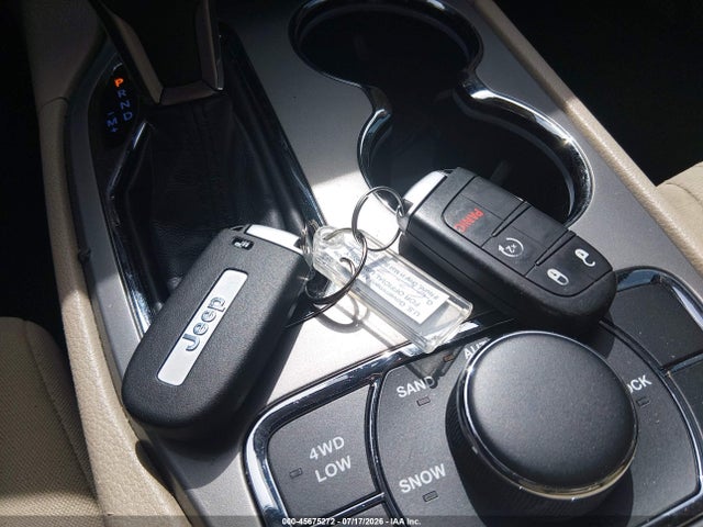 1C4RJFAG4MC725818 Jeep Grand Cherokee Laredo E 4x4