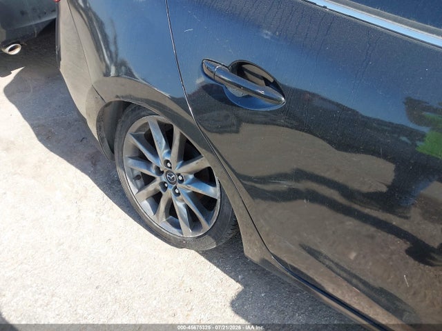 45675325 :رقم المزاد ، 3MZBN1W39JM205300 vin ، 2018 Mazda Mazda3 Grand Touring مزاد بيع