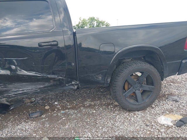 1C6SRFRT9KN781645 RAM 1500 Laramie 4x4 6&#039;4 Box
