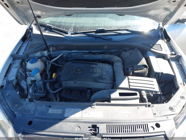 1VWAT7A33FC041093 Volkswagen Passat 1.8t S