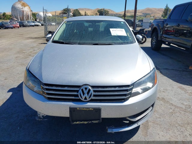 1VWAT7A33FC041093 Volkswagen Passat 1.8t S