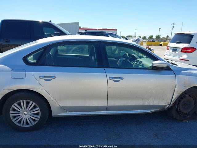 1VWAT7A33FC041093 Volkswagen Passat 1.8t S
