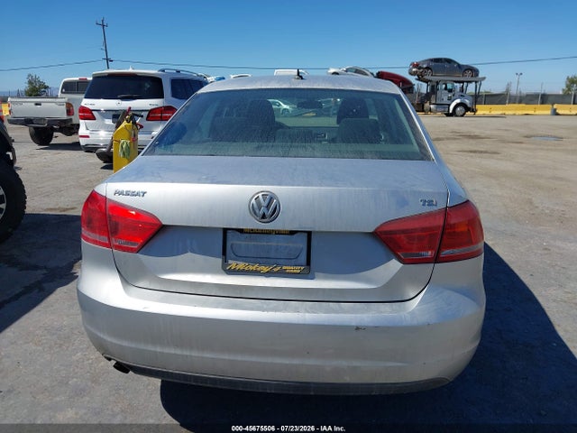 1VWAT7A33FC041093 Volkswagen Passat 1.8t S
