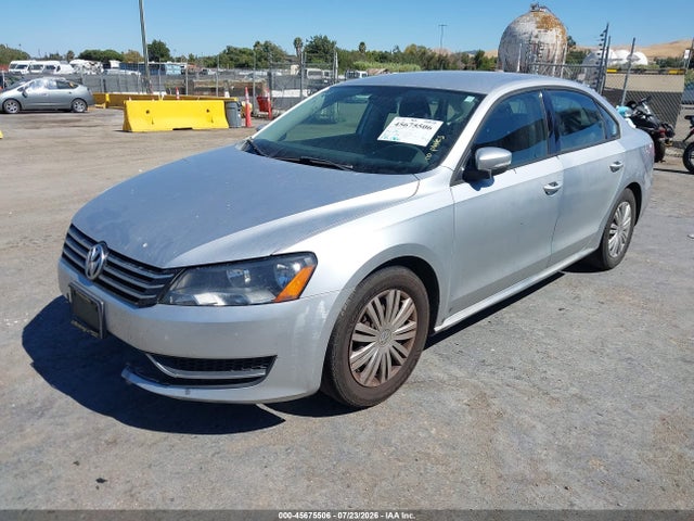 1VWAT7A33FC041093 Volkswagen Passat 1.8t S