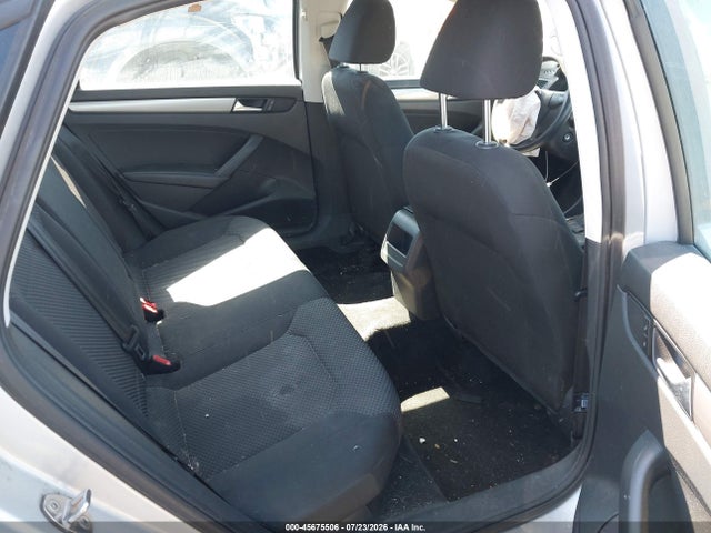 1VWAT7A33FC041093 Volkswagen Passat 1.8t S