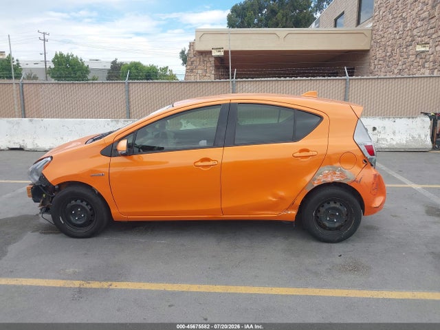 Toyota Prius C Three 2015 JTDKDTB36F1106834 Image 16